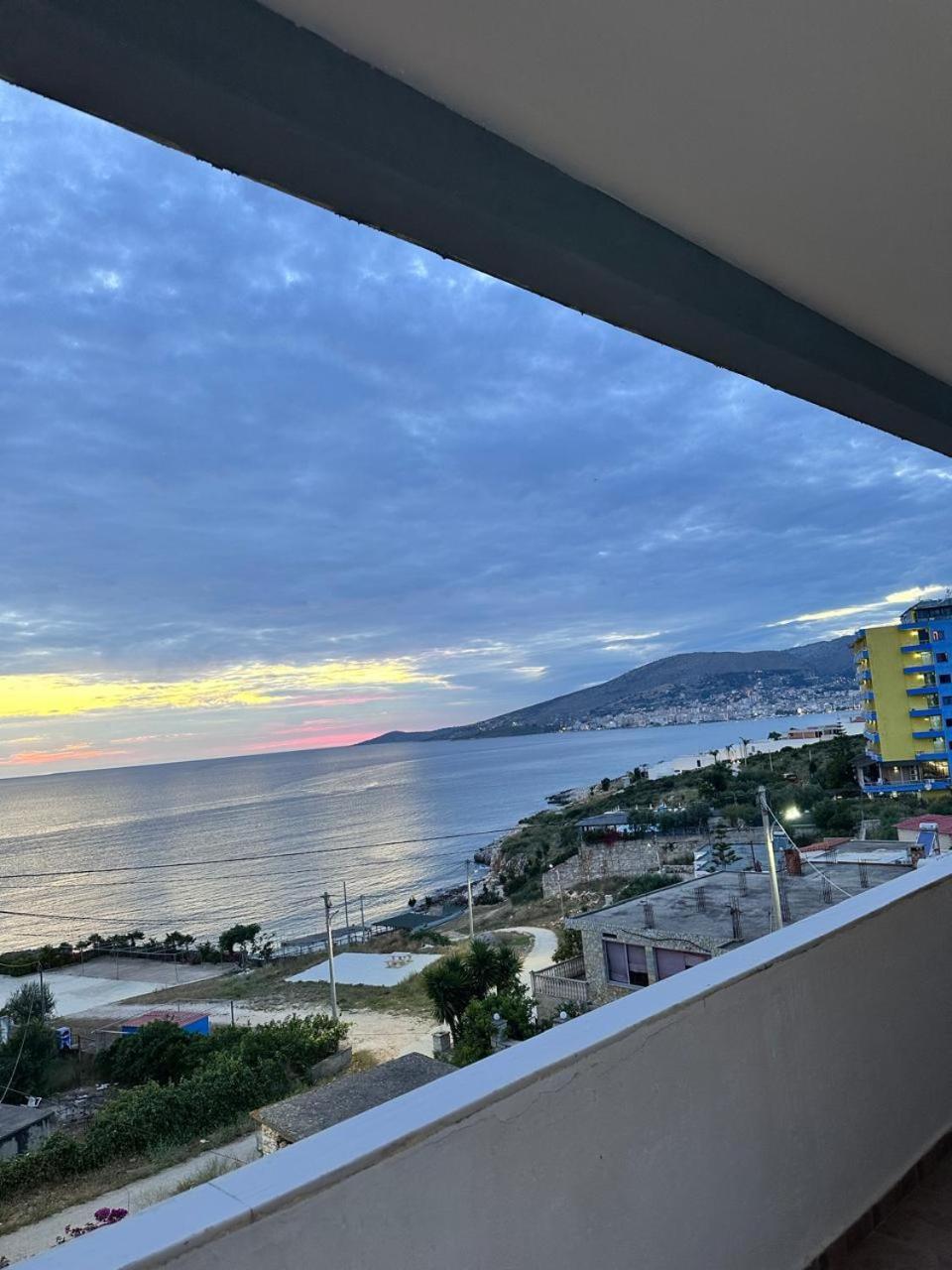 Kenza Apartments Sarande Bagian luar foto