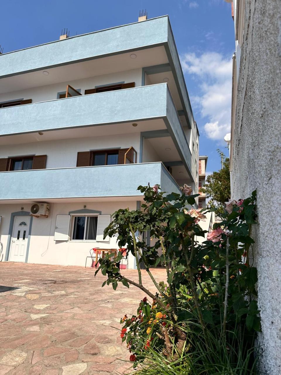 Kenza Apartments Sarande Bagian luar foto